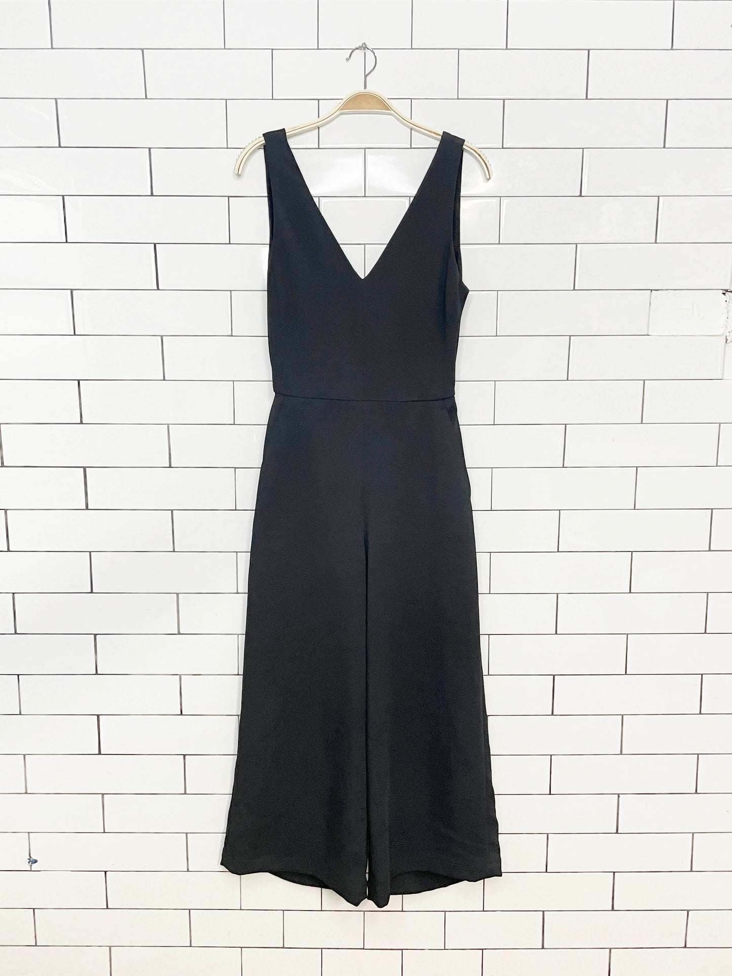 wilfred écoulement v-neck tie back wide leg jumpsuit | aritzia