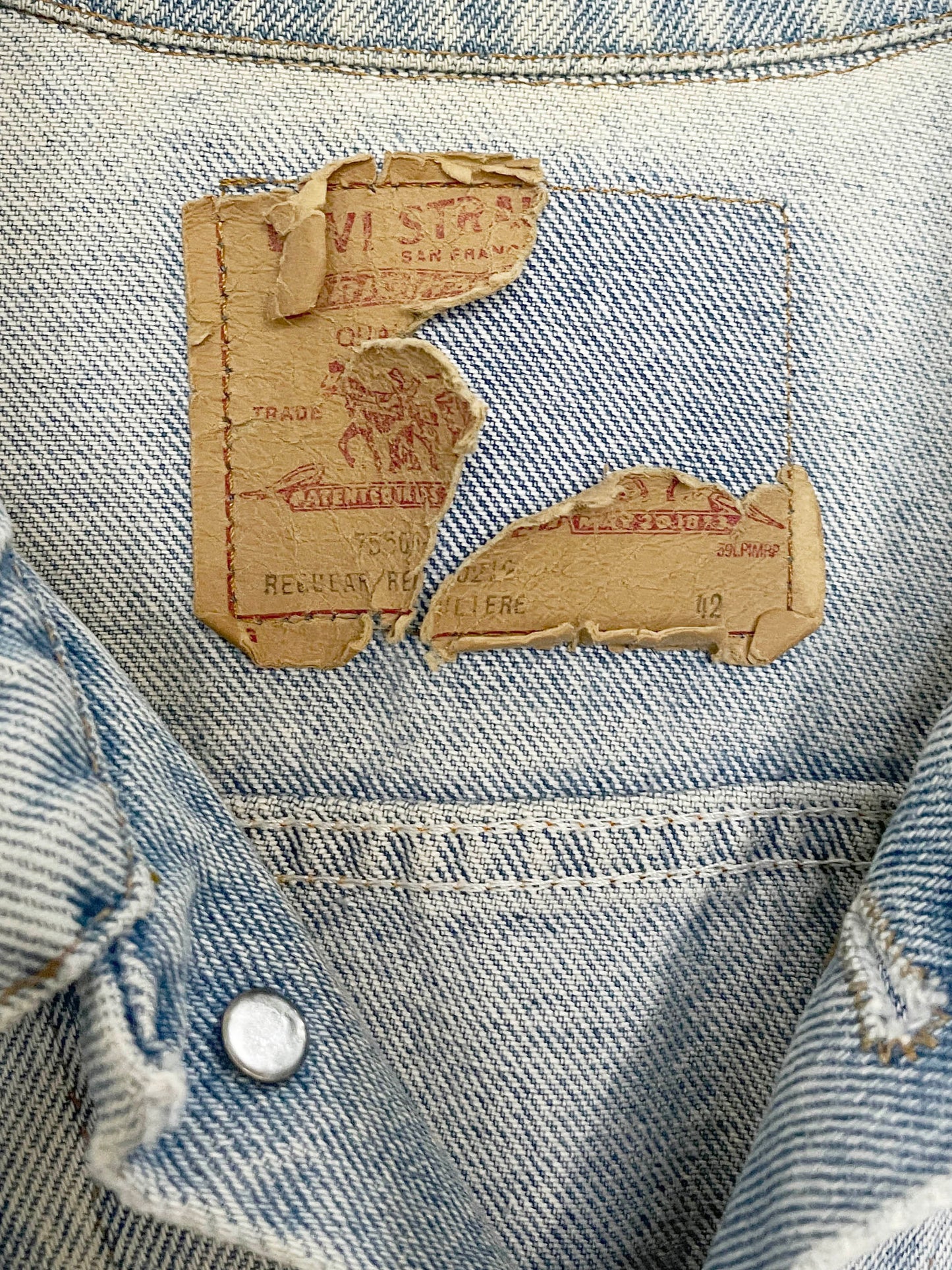 vintage 80s levi's light washed denim trucker jacket | made in Canada