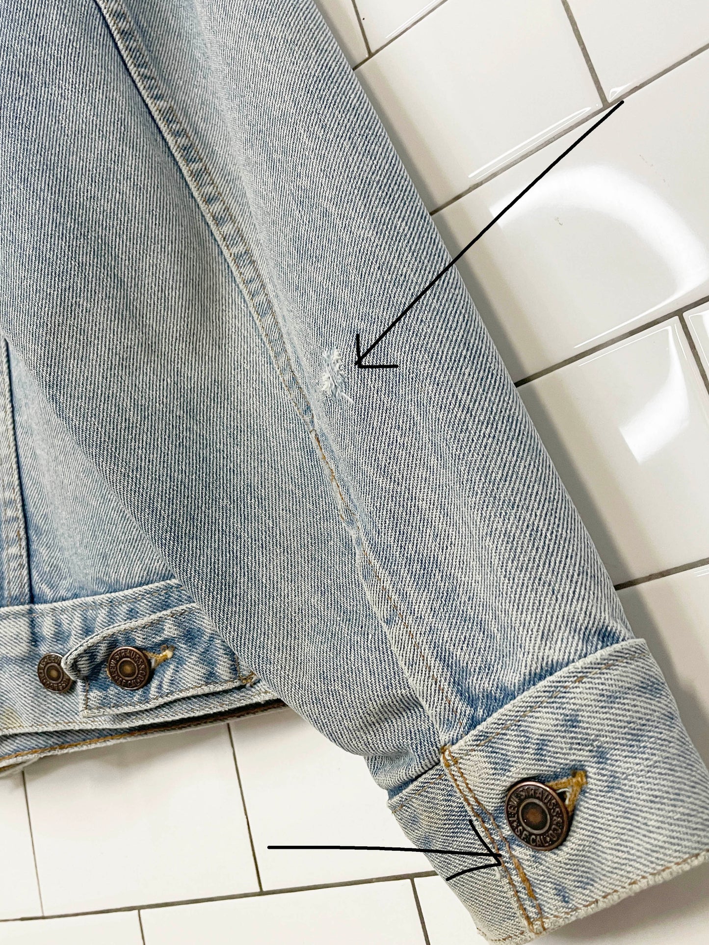vintage 80s levi's light washed denim trucker jacket | made in Canada