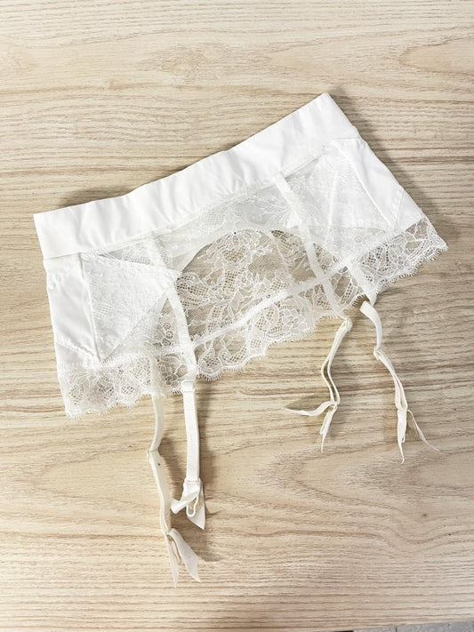 la perla control fit garter belt with chantilly lace - good market thrift store