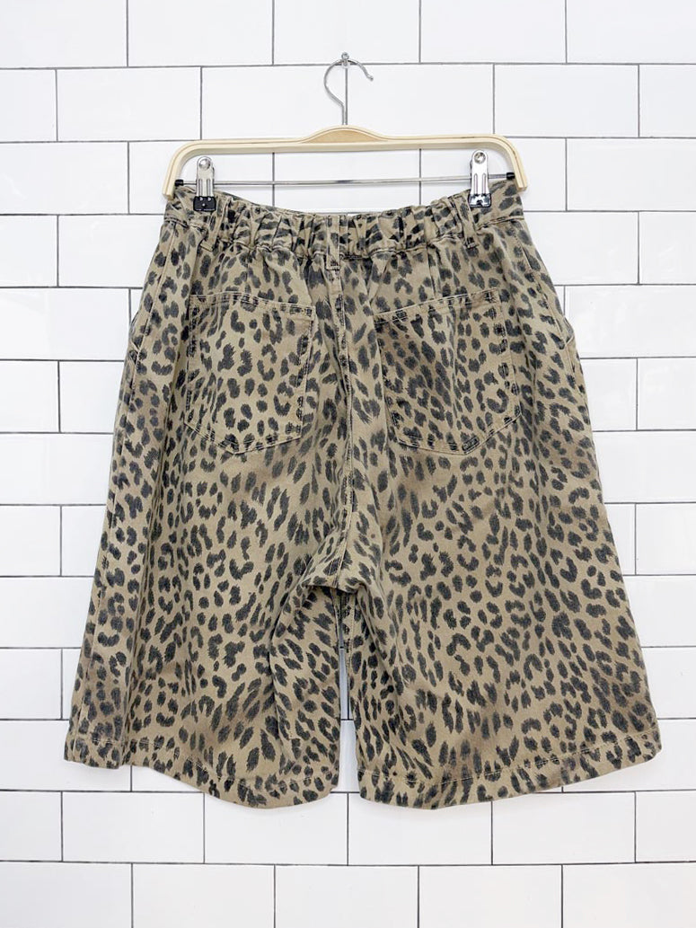 hertz animal print pleated long denim shorts
