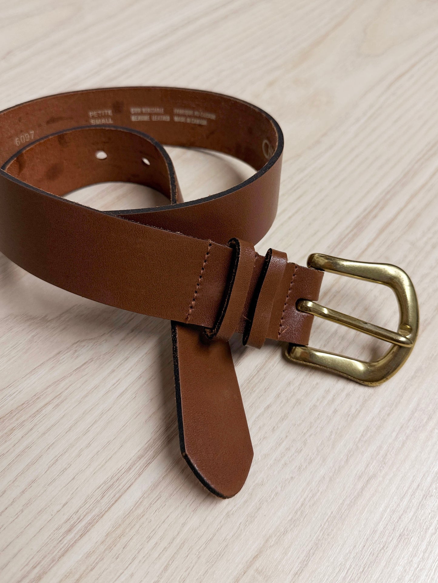 vintage 00s cherokee brass buckle leather belt