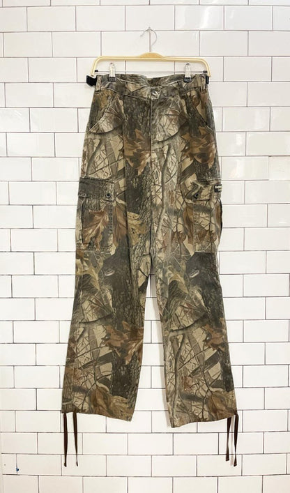 guide series camo cargo parachute pants - good market thrift store