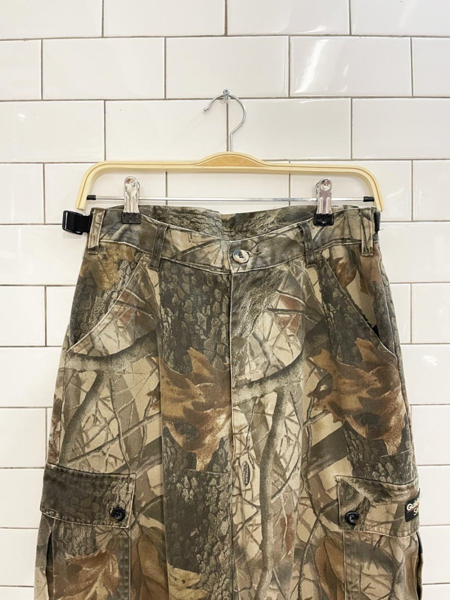 guide series camo cargo parachute pants - good market thrift store