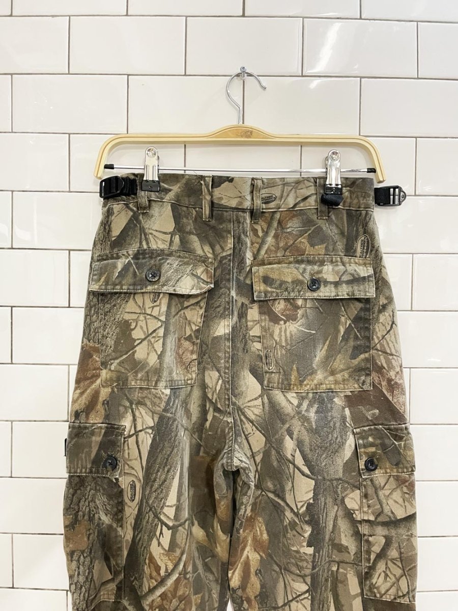 guide series camo cargo parachute pants - good market thrift store