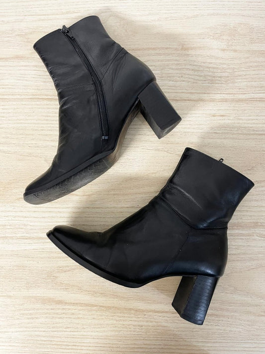 y2k leather square toe heeled boots - good market thrift store