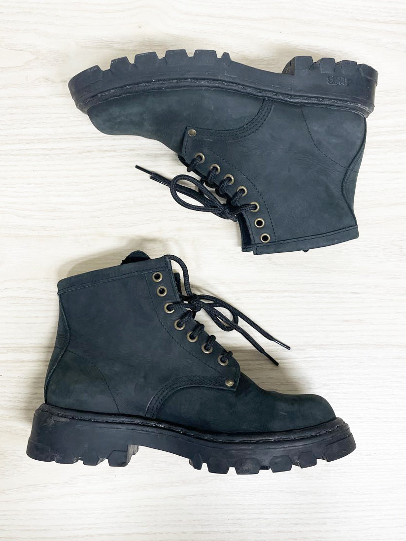 vintage roots tuff rustic leather hiking boots | made in canada