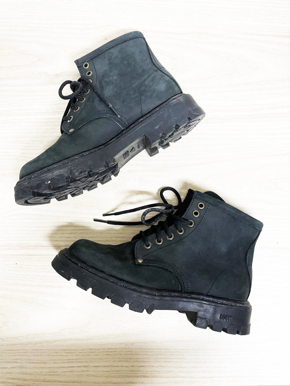 vintage roots tuff rustic leather hiking boots | made in canada