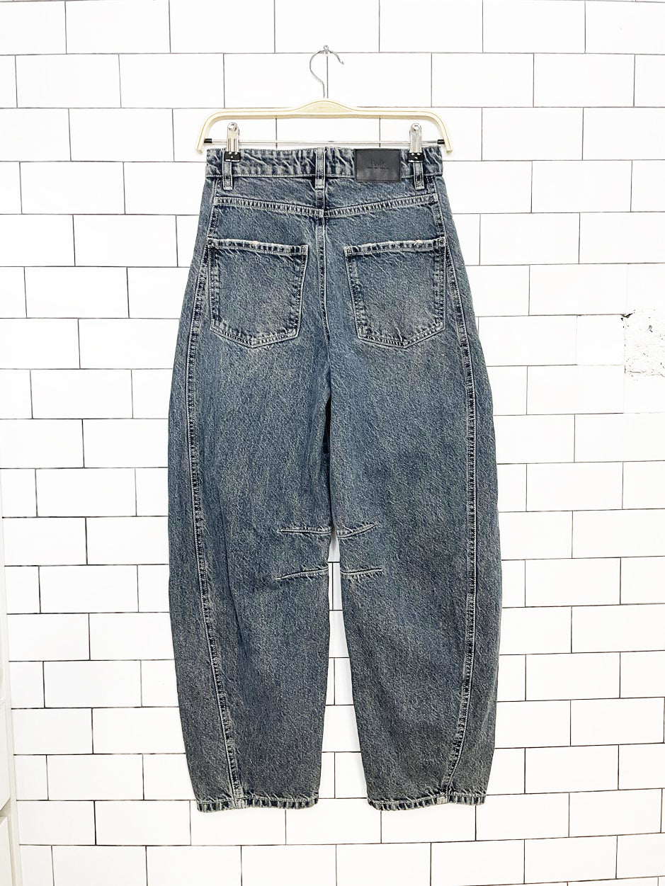 twik organic cotton barrel leg jeans | simons