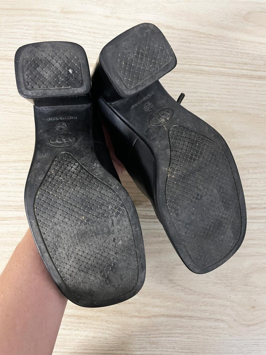 vintage 90s aldo leather square toe mary jane heels | made in Italy - good market thrift store