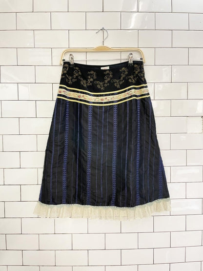 vintage 00s snak embroidered knee - length skirt - good market thrift store