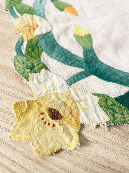x2 daffodil quilt applique linen placemats - good market thrift store