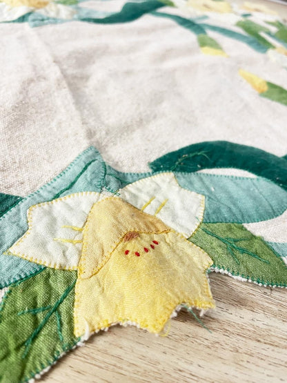 x2 daffodil quilt applique linen placemats - good market thrift store