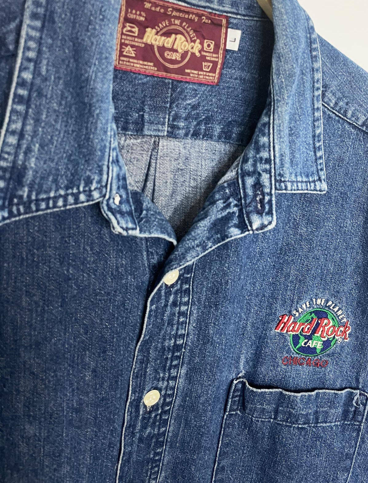 vintage 00s hard rock cafe chicago full button denim shirt | save the planet