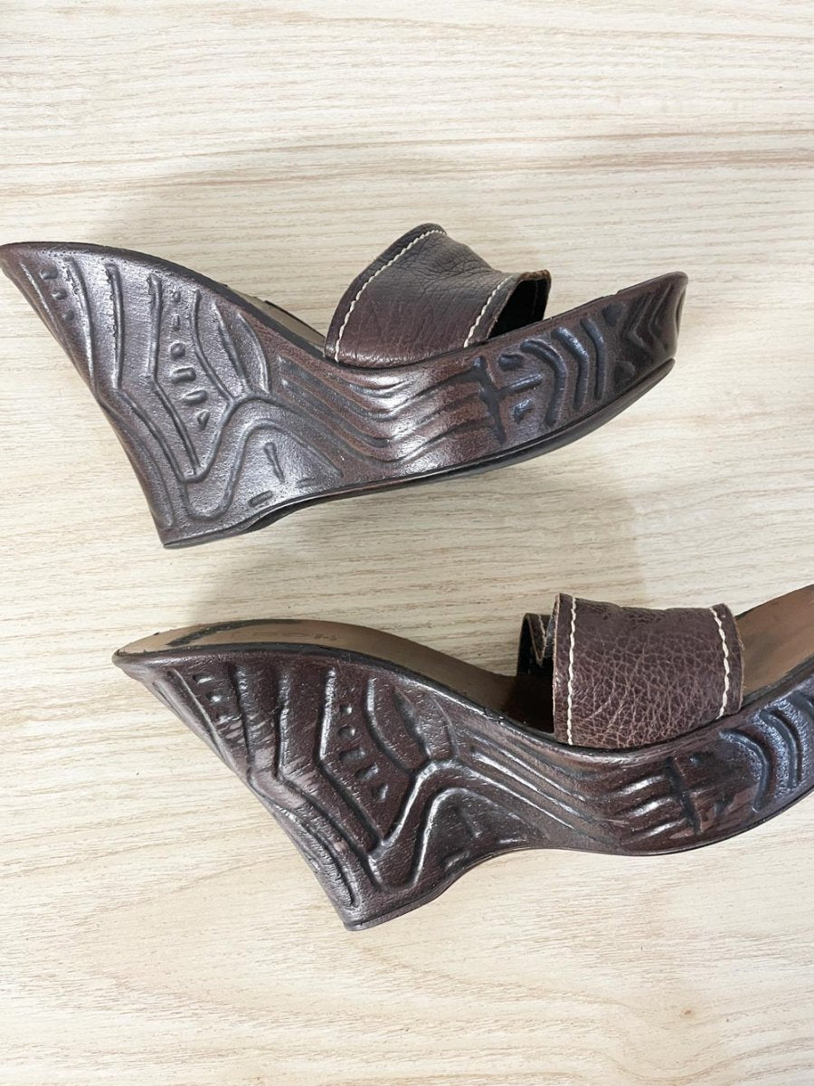 y2k aldo tooled leather wedge platform sandal | made in Italy - good market thrift store