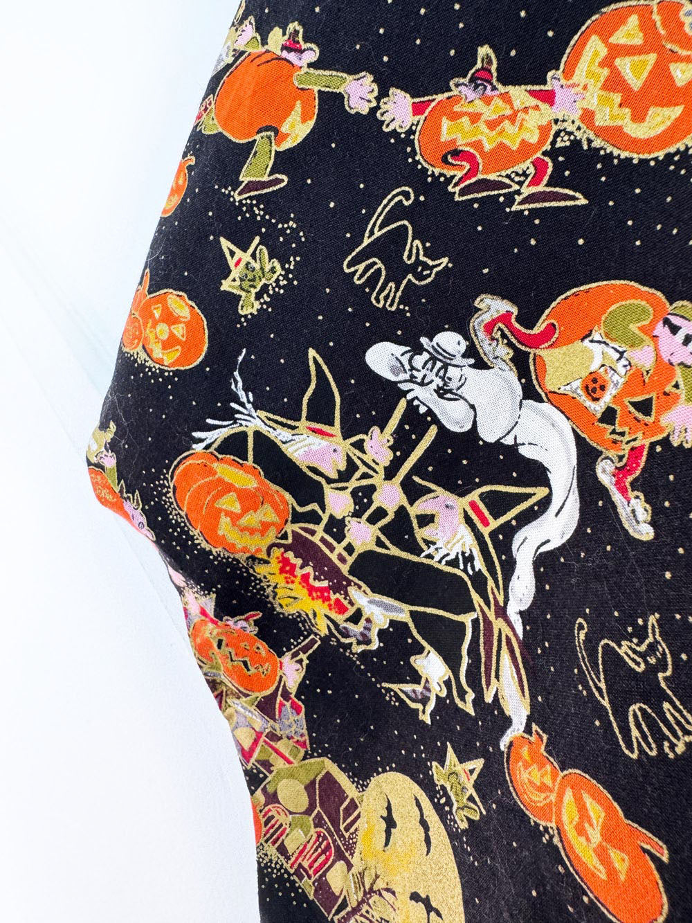 vintage 00s basic editions halloween print vest