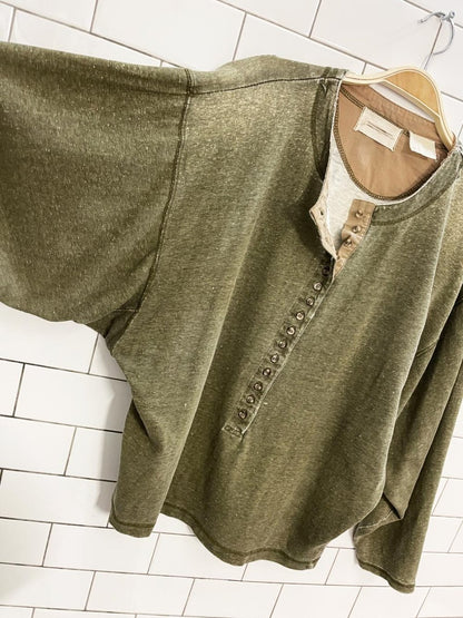 vintage 90s grunge batwing 1/2 button henley - good market thrift store