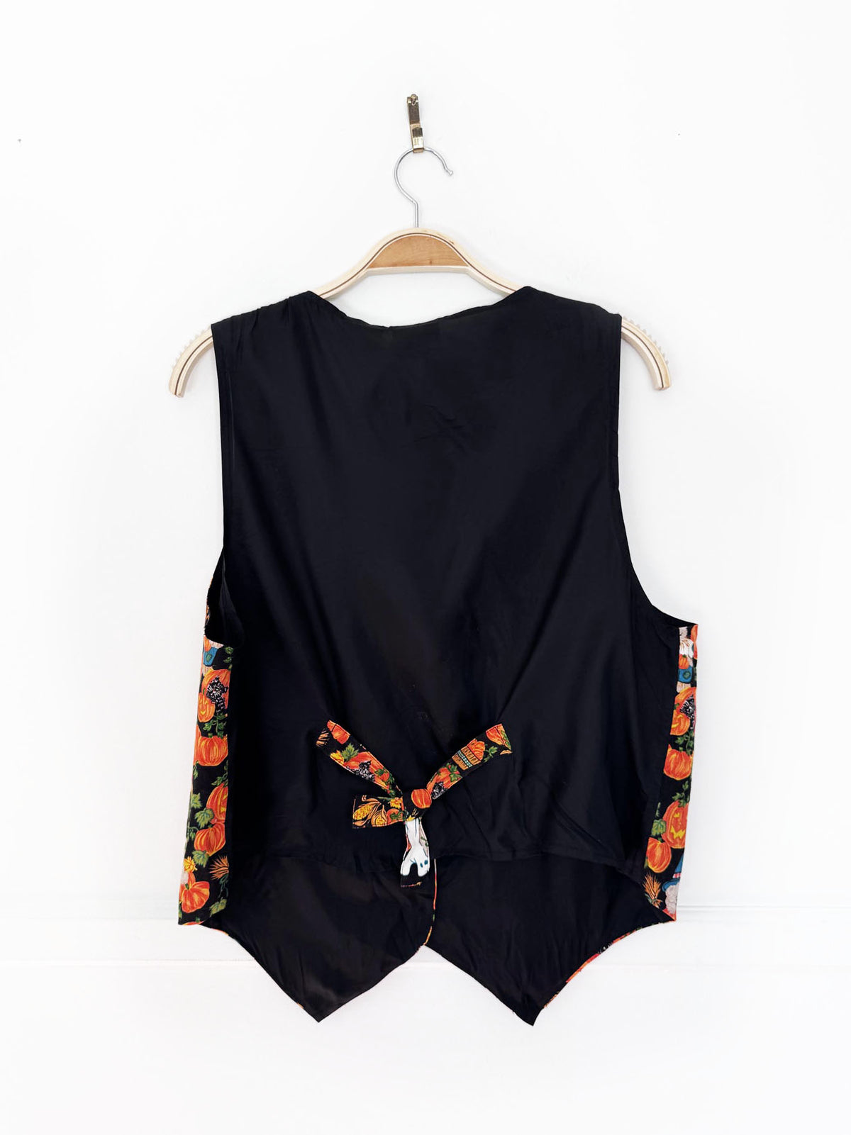 vintage 00s basic editions halloween print vest