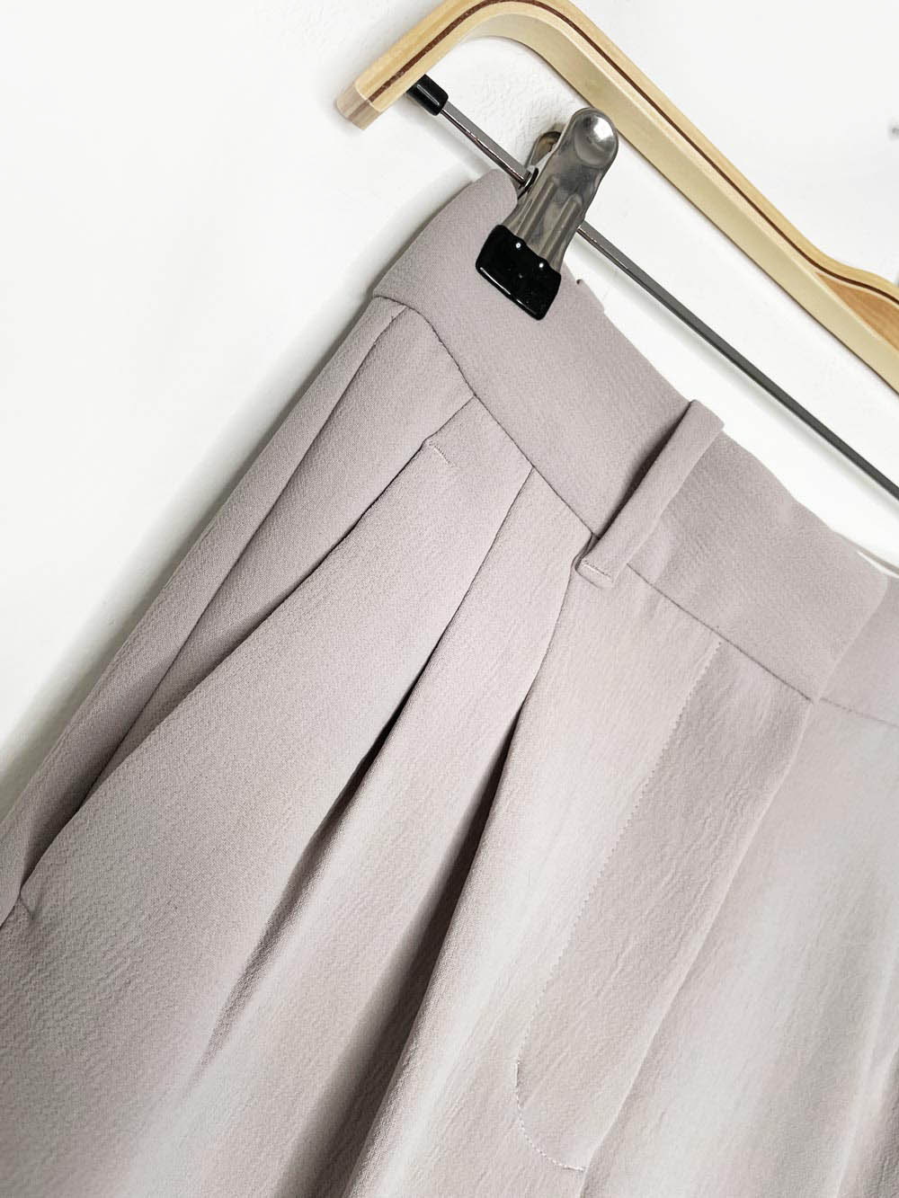 wilfred effortless pleated high rise trouser | aritzia