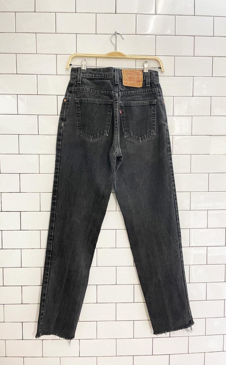 vintage 90s levi's 550 relaxed fit jeans - good market thrift store