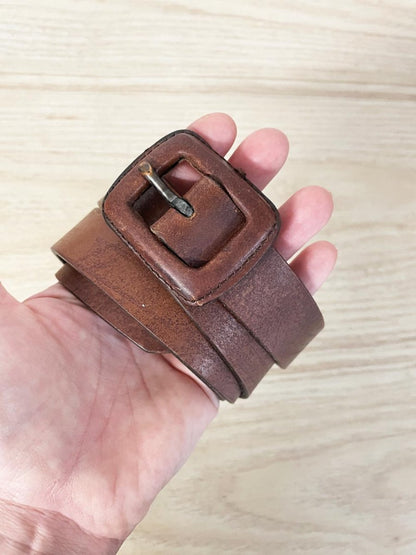 gap leather buckle natural belt - good market thrift store