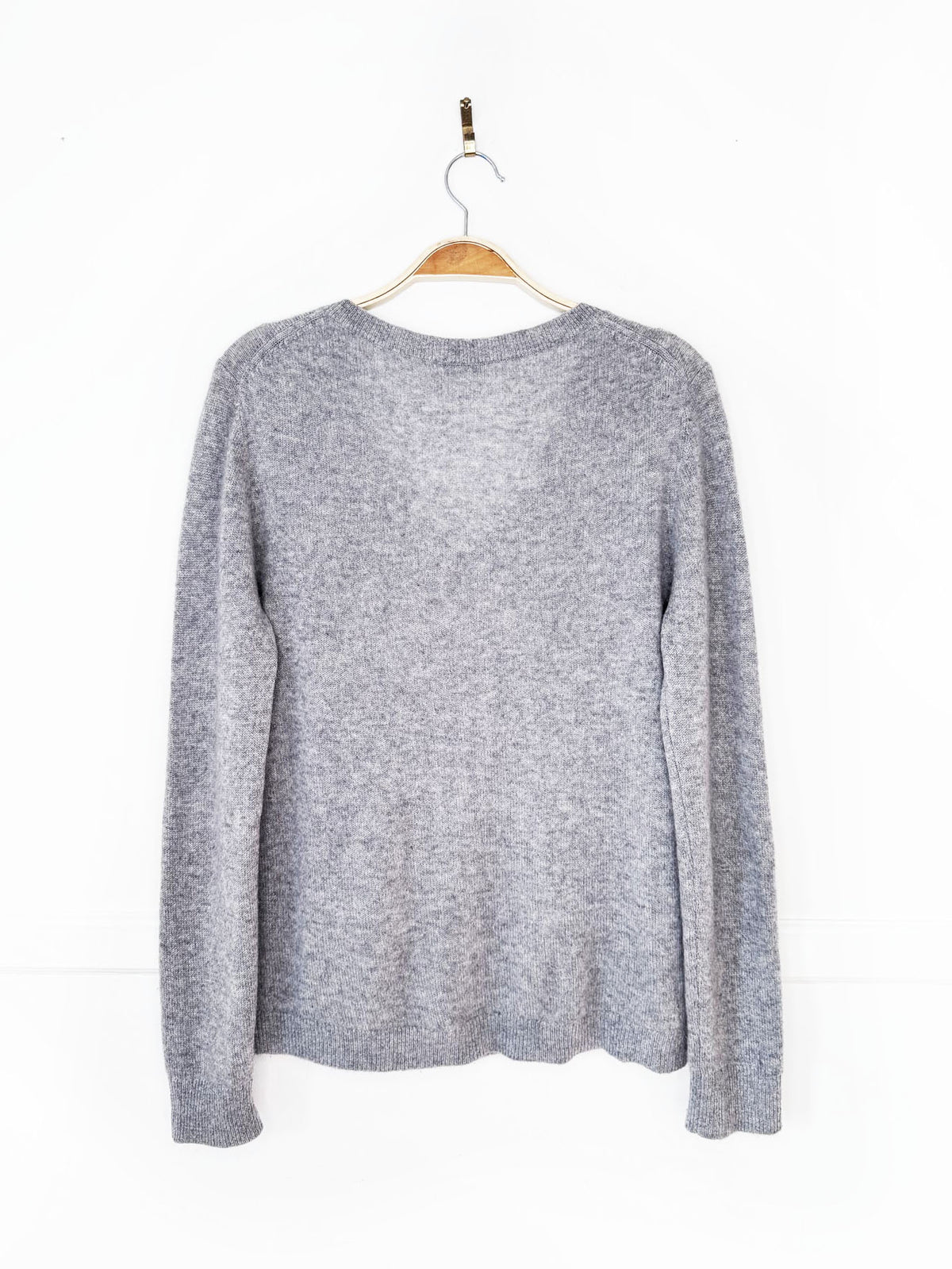 nordstrom 100% cashmere knit v-neck sweater
