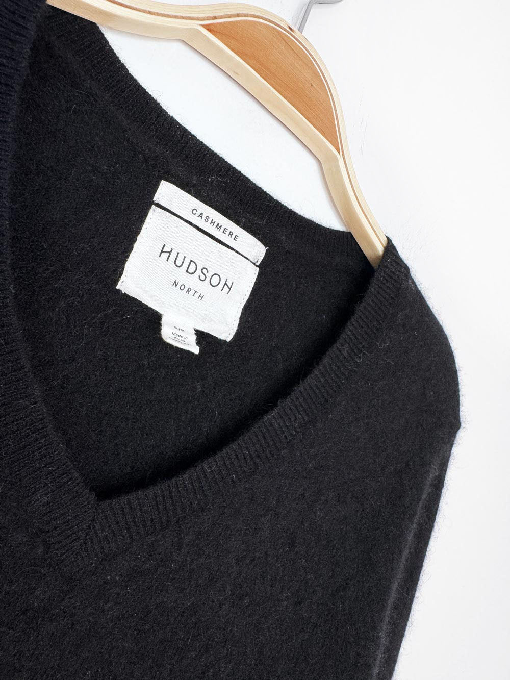 hudson north 100% cashmere plush knit v-neck sweater