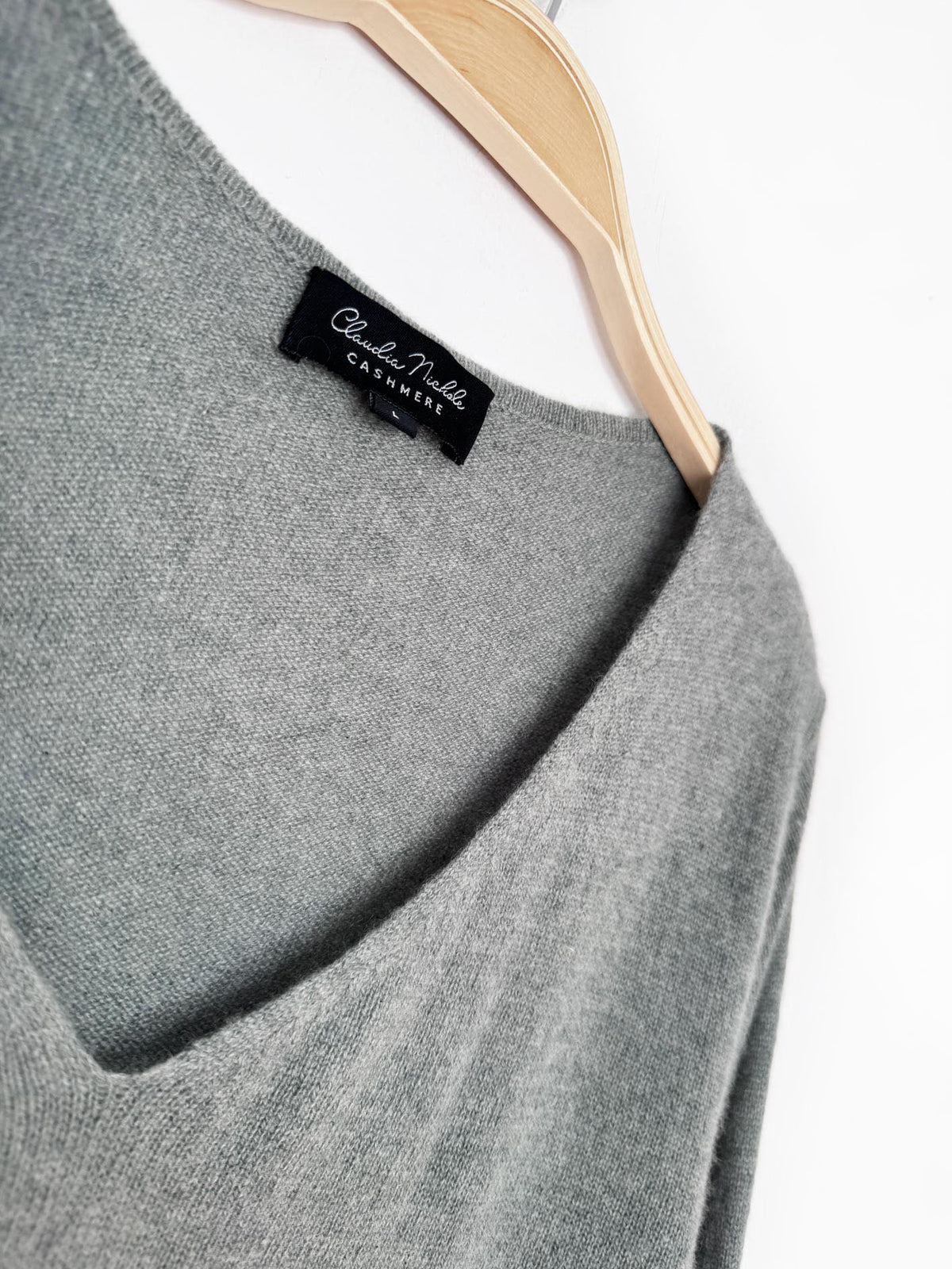 claudia nichole 100% cashmere knit oversized v-neck sweater