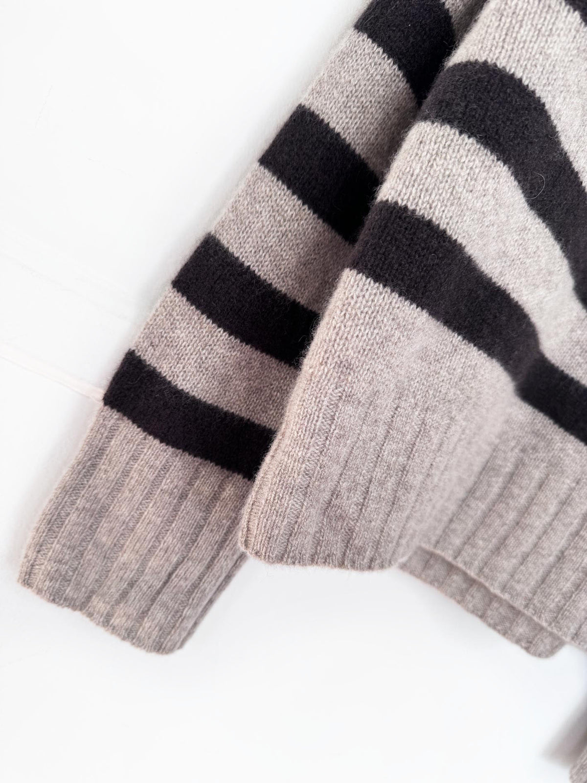 banana republic 100% cashmere knit oversized boxy turtleneck sweater