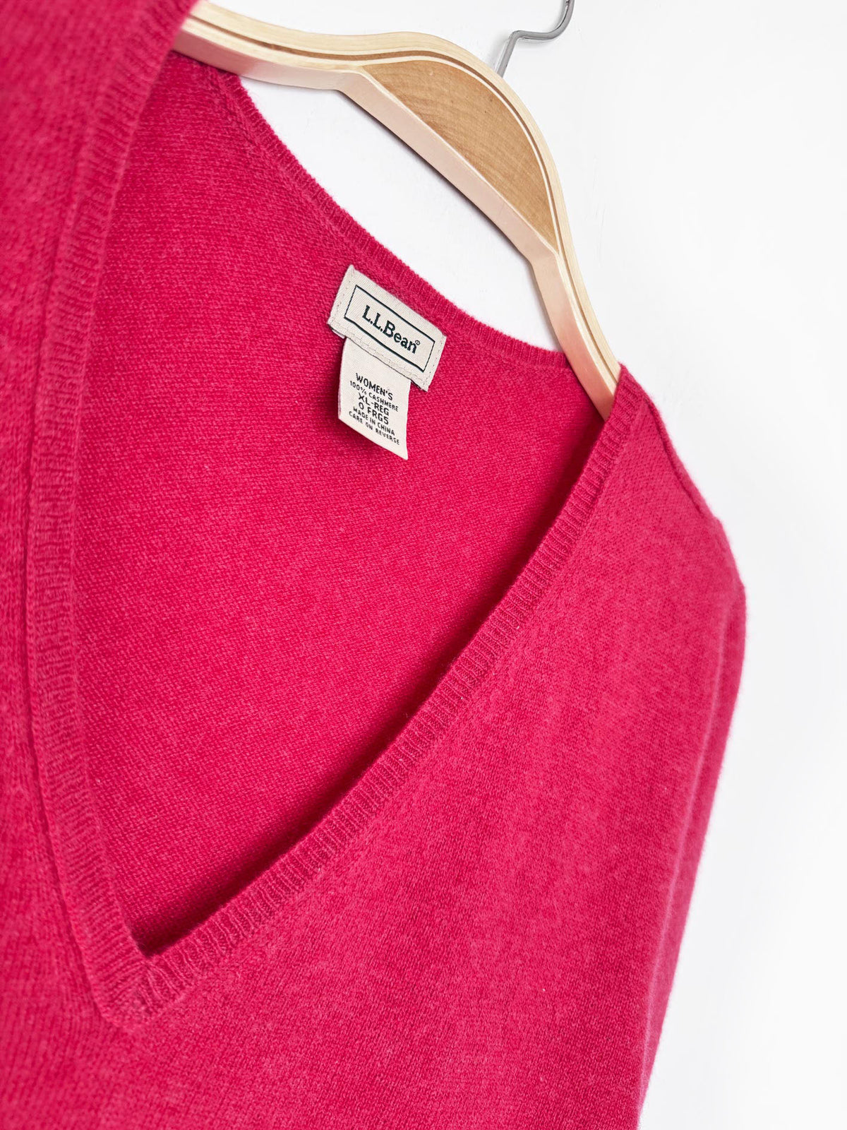 ll bean 100% cashmere knit v-neck sweater