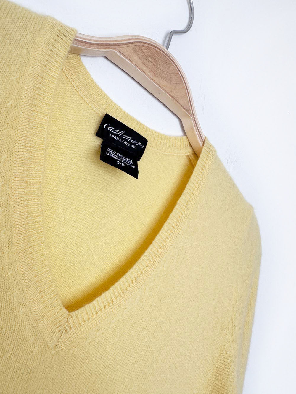 vintage 00s lord & taylor 100% cashmere knit v-neck sweater