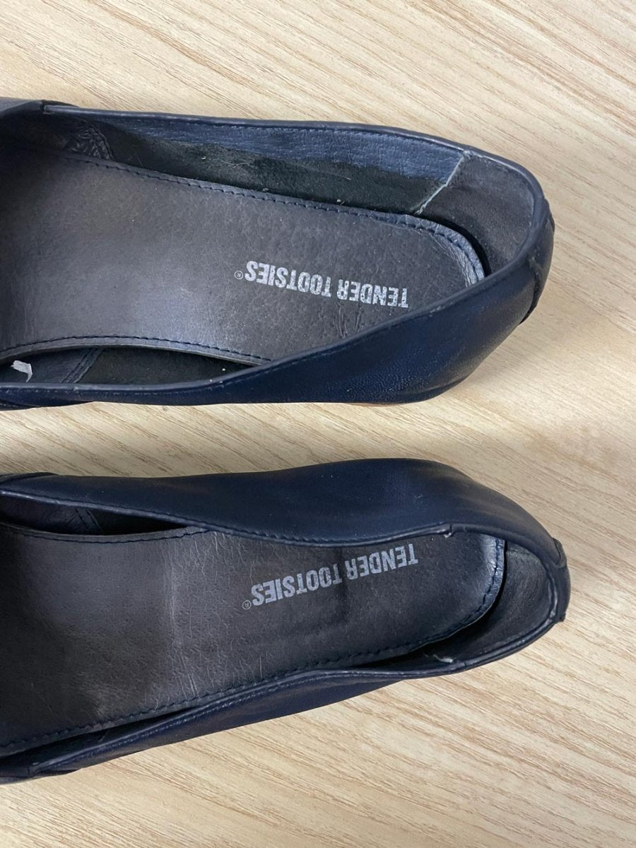 tender tootsies bianca leather slip on flats - good market thrift store