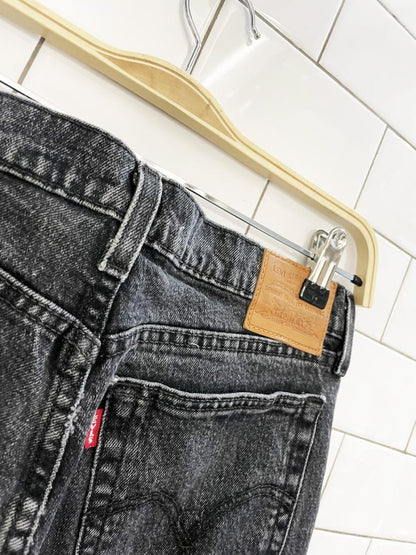 levi's wedgie straight leg jeans - good market thrift store