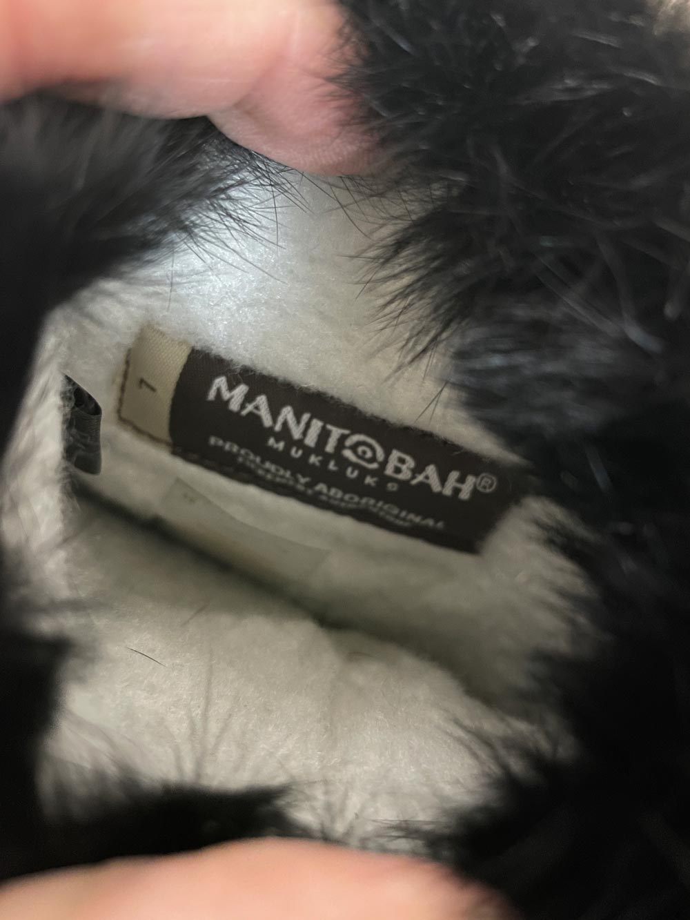 manitobah mukluks rabbit fur beaded suede mitts - good market thrift store