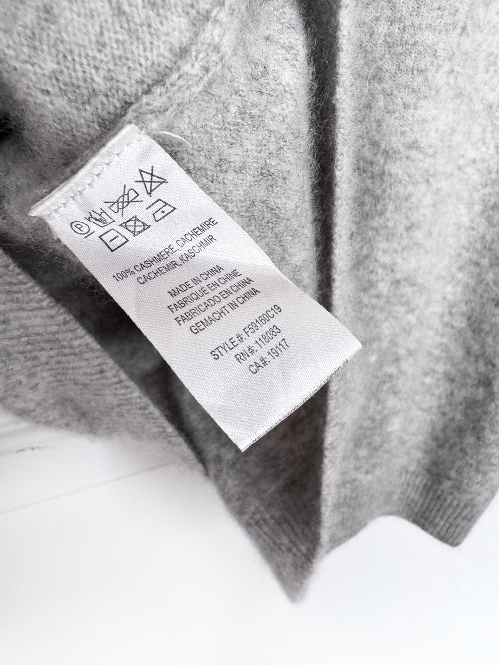minnie rose 100% cashmere knit v-neck sweater