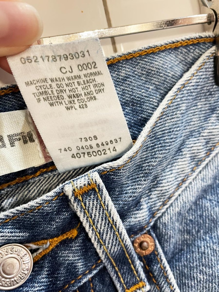 vintage 00s levi's 550 relaxed loose fit jeans - good market thrift store