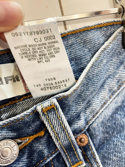 vintage 00s levi's 550 relaxed loose fit jeans - good market thrift store