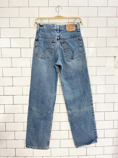 vintage 00s levi's 550 relaxed loose fit jeans - good market thrift store