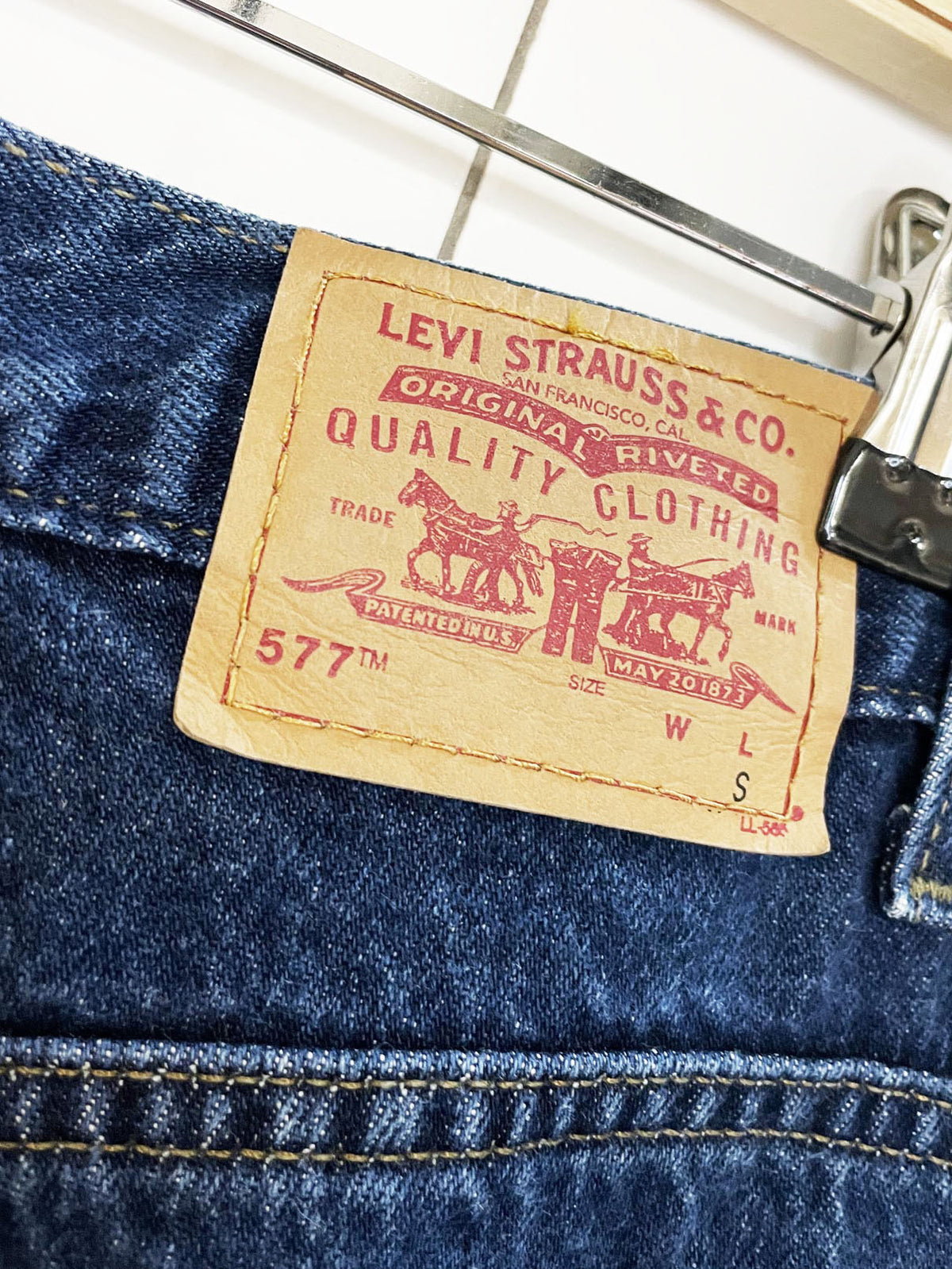 vintage 00s levi's 557 low rise loose fit straight leg jeans