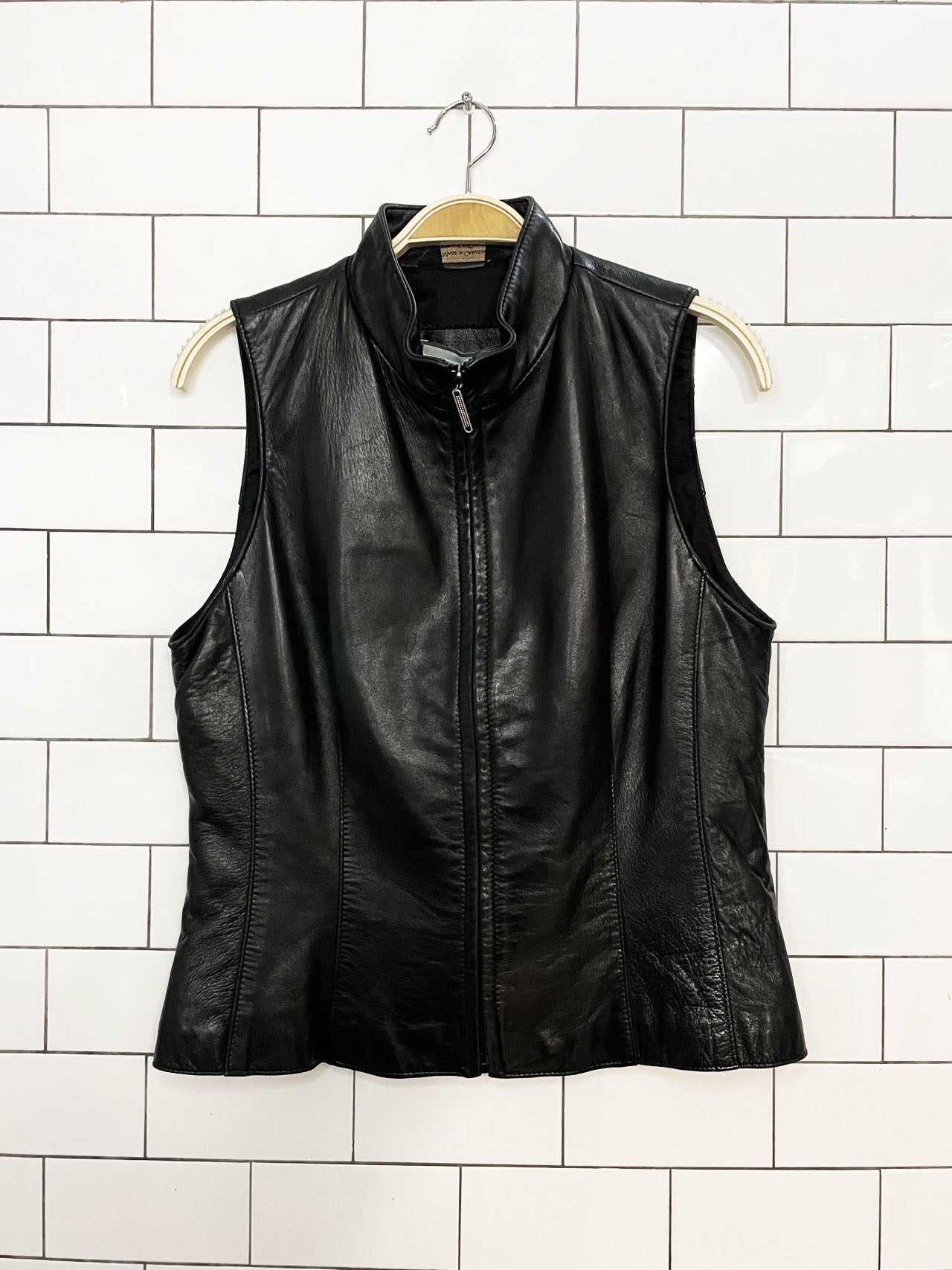 vintage 90s simons butter leather full zip fitted vest | made in canada