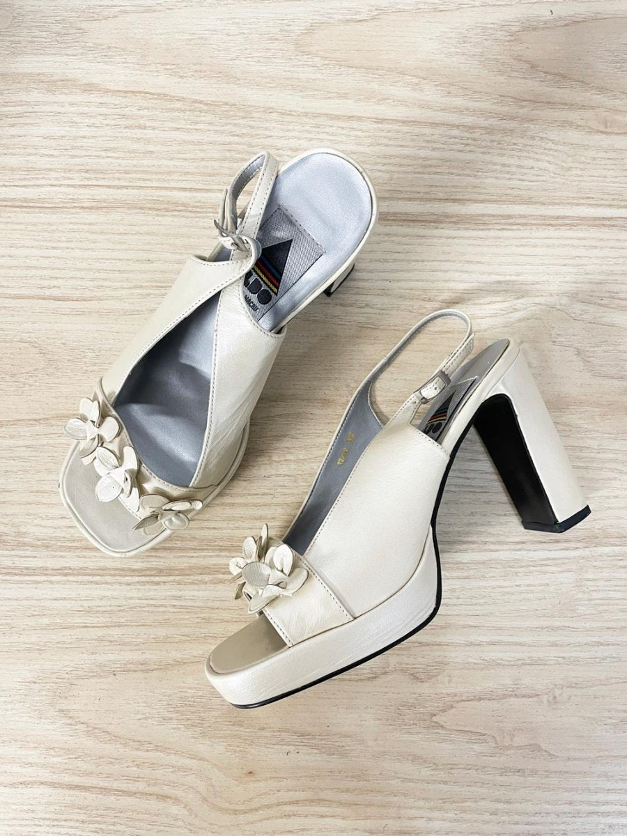vintage 90s aldo flower detail pearl leather heeled sandal - good market thrift store