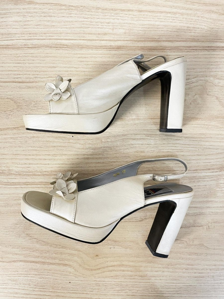 vintage 90s aldo flower detail pearl leather heeled sandal - good market thrift store