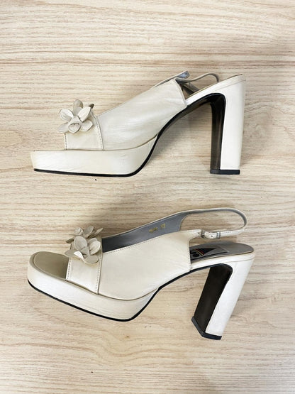 vintage 90s aldo flower detail pearl leather heeled sandal - good market thrift store