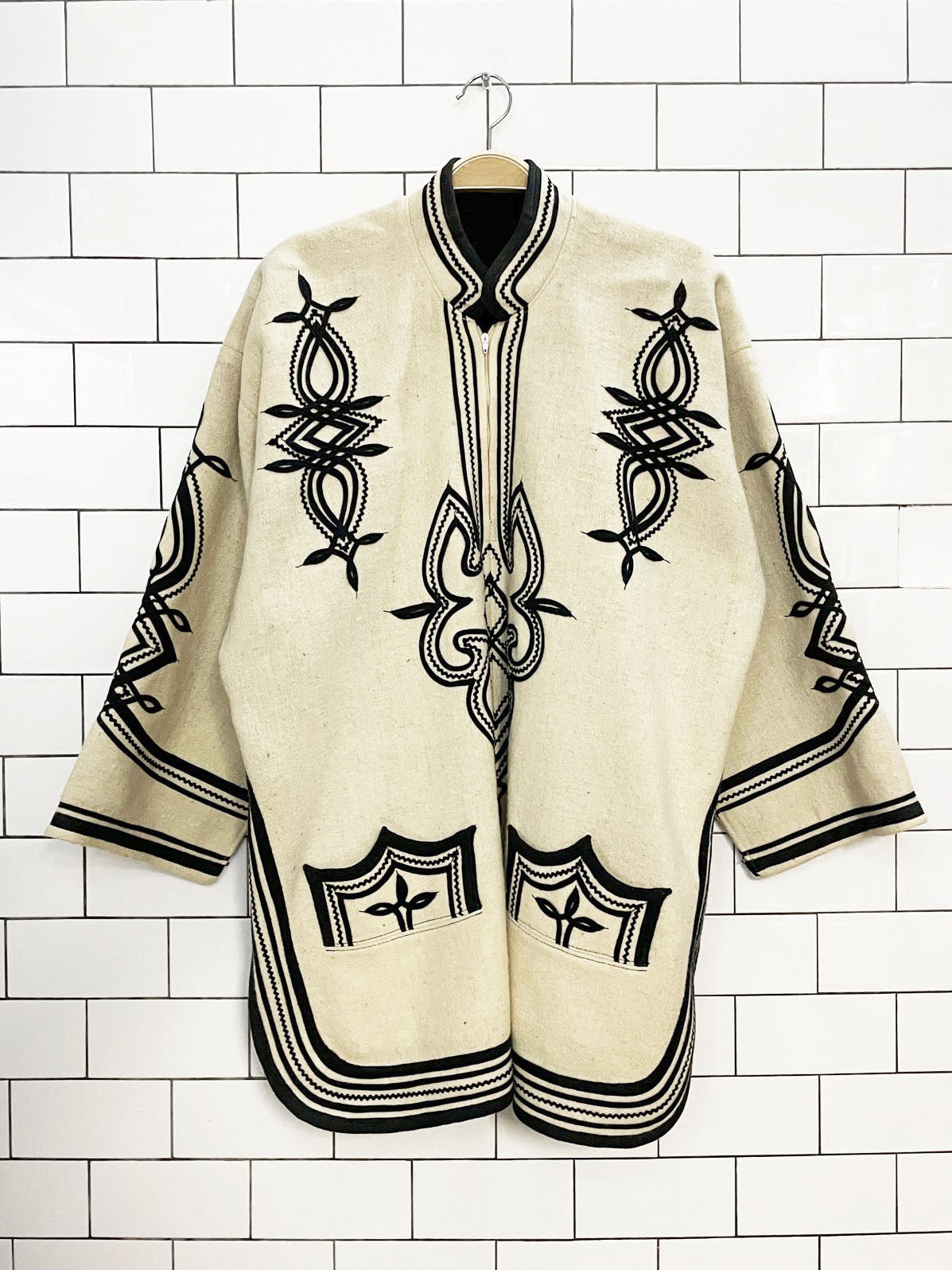 vintage 70s wool guatemalan embroidered 1/2 zip cape jacket