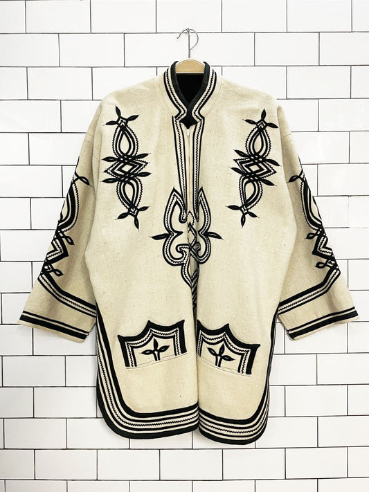 vintage 70s wool guatemalan embroidered 1/2 zip cape jacket