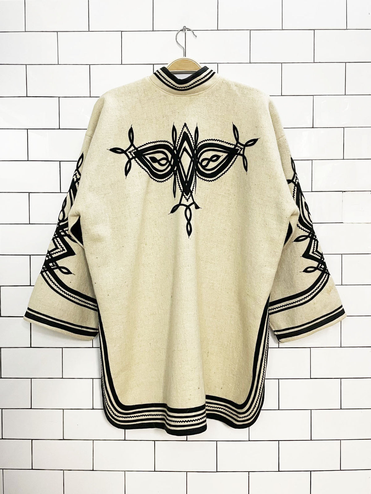 vintage 70s wool guatemalan embroidered 1/2 zip cape jacket