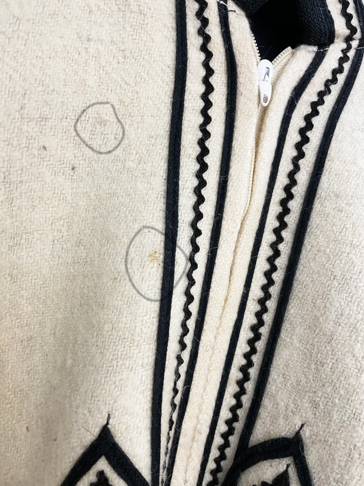 vintage 70s wool guatemalan embroidered 1/2 zip cape jacket