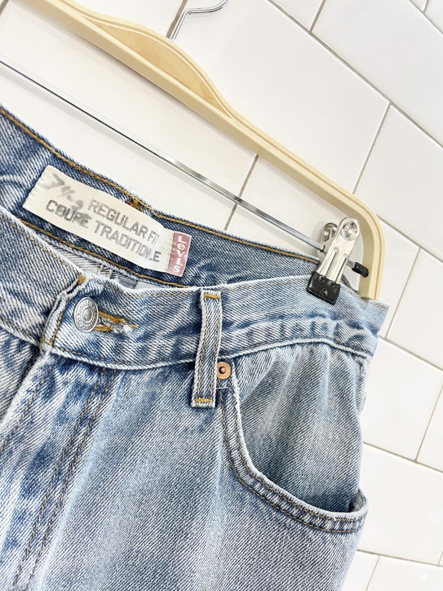 vintage 00s levi's regular fit loose jeans - good market thrift store