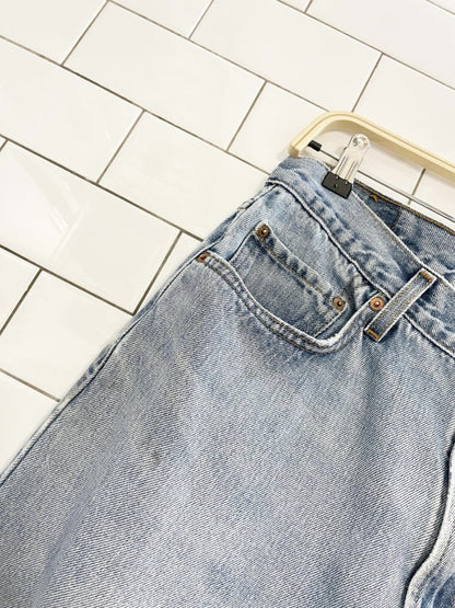 vintage 00s levi's regular fit loose jeans - good market thrift store