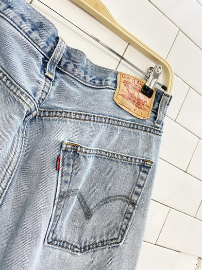 vintage 00s levi's regular fit loose jeans - good market thrift store